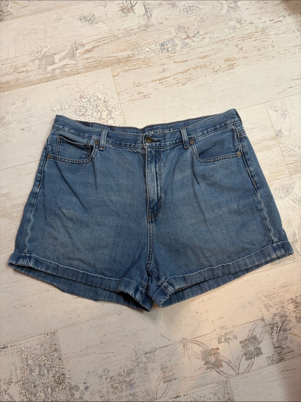 American Eagle Outfitters Medium Wash Mom Jean Shorts Size 16